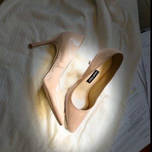 Nine West pink beige 3.5" heel patent leather pumps